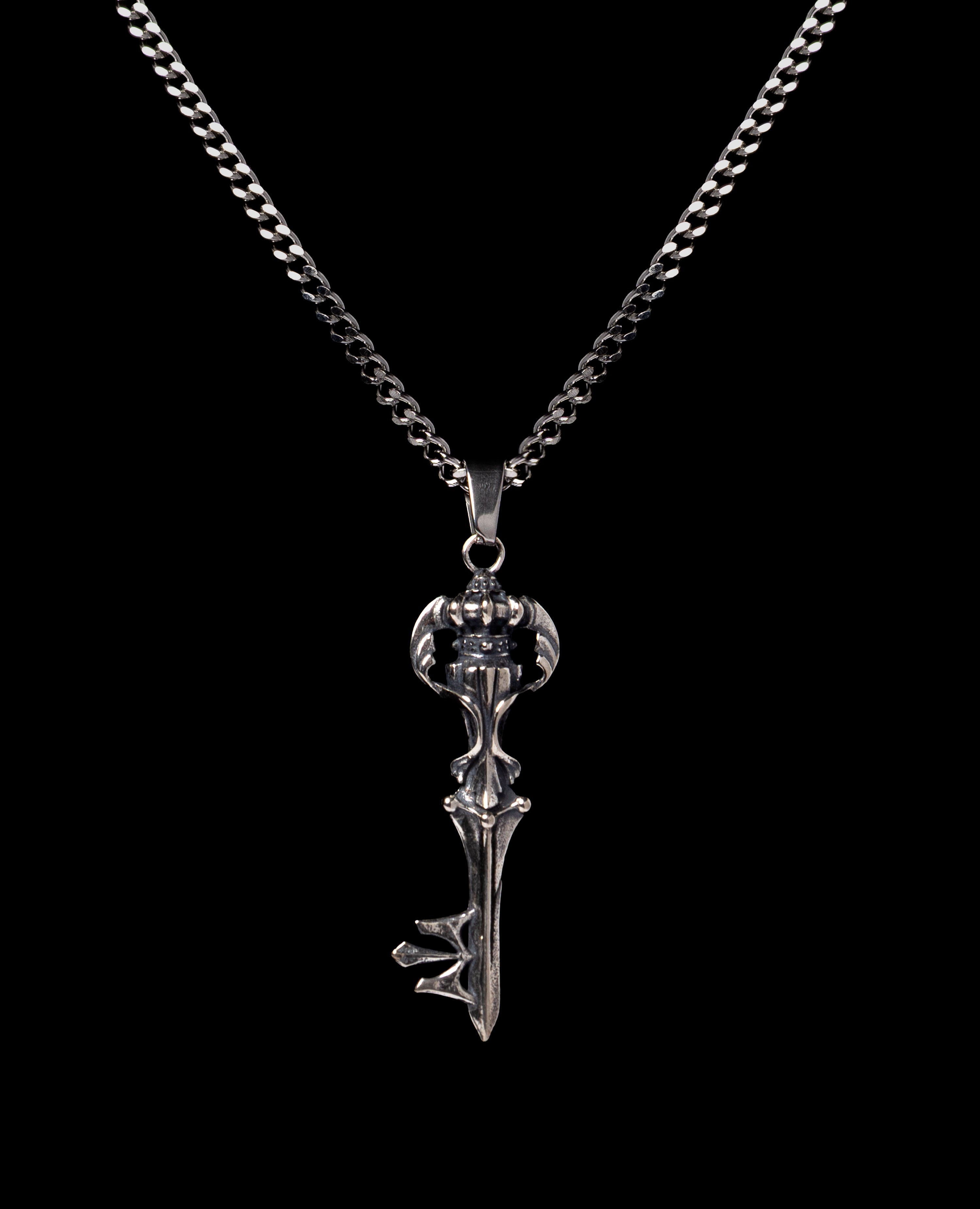ROYAL KEY NECKLACE