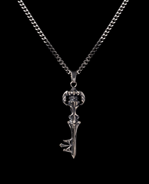 ROYAL KEY NECKLACE